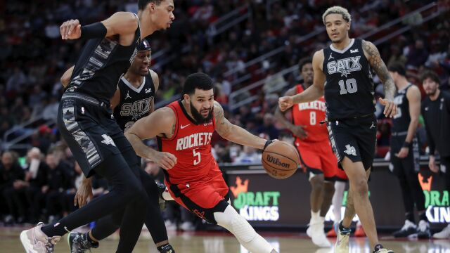  马刺战胜活塞终结十九连败  