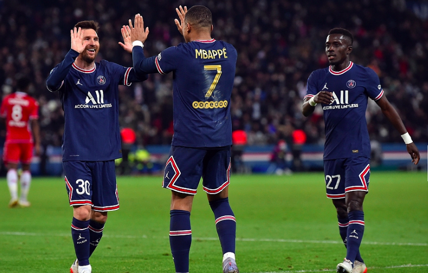  梅西法甲首次助攻，巴黎中场核心渐入佳境  